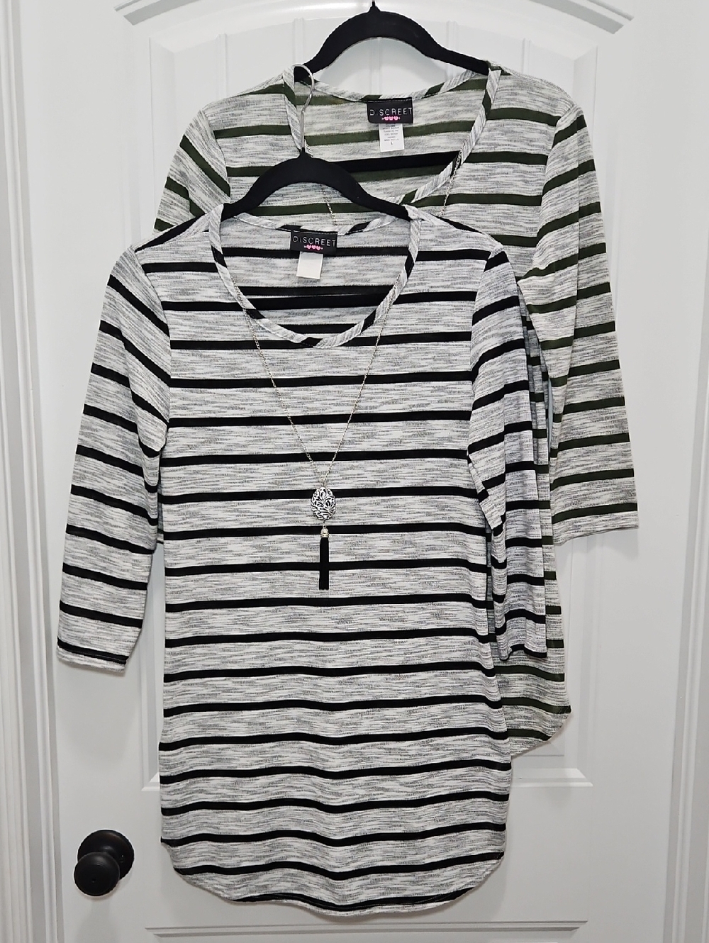 DISCREET Tunic Top Lot Striped Necklace Accessory USA Qty 2